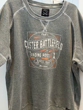 Men's Gray Crewneck Sweatshirt - Custer Battlefield Graphic